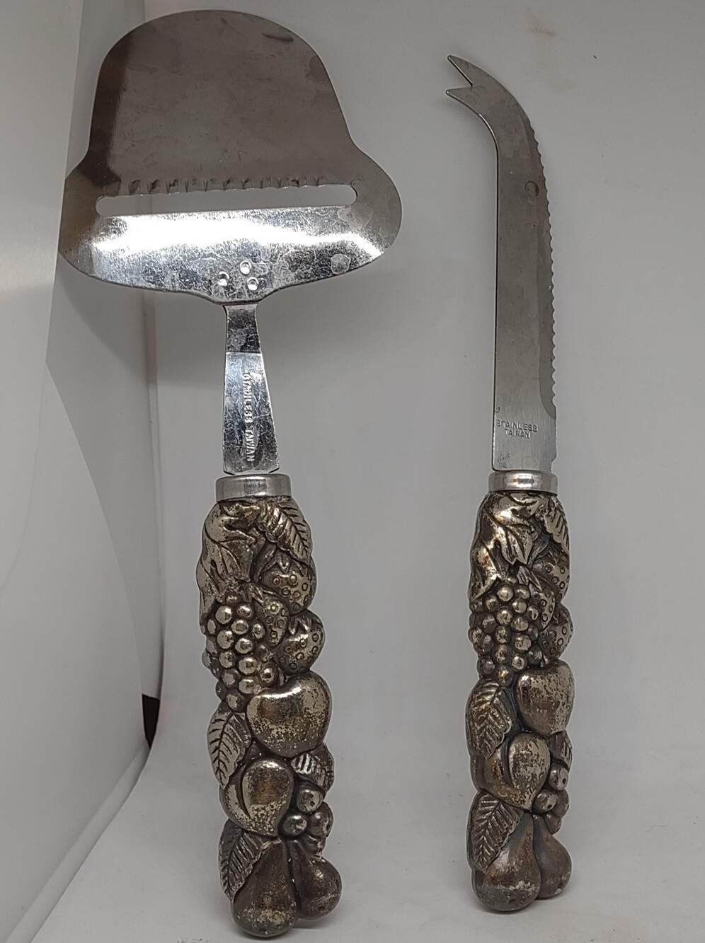 Vintage Christmas Themed Cheese Knife & Slicer Christmas Holiday Hostess Set